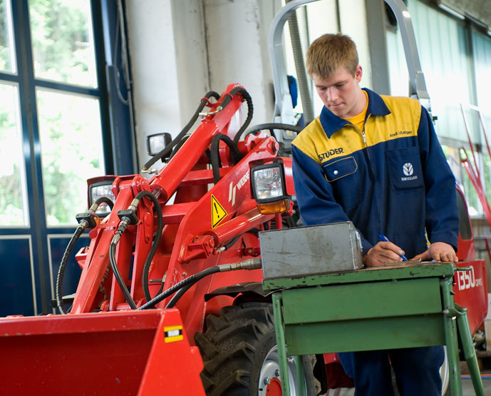 nie langeweile garantie-technik-abwechslung-handwerklich-traumjob-faszination-landmaschinenmechaniker-ausbildung landmaschinenmechaniker-beruf landmaschinenme-chaniker-landmaschinen weiterbildung-landmaschinen-technisches verstaendnis-leidenschaft-modernste technik